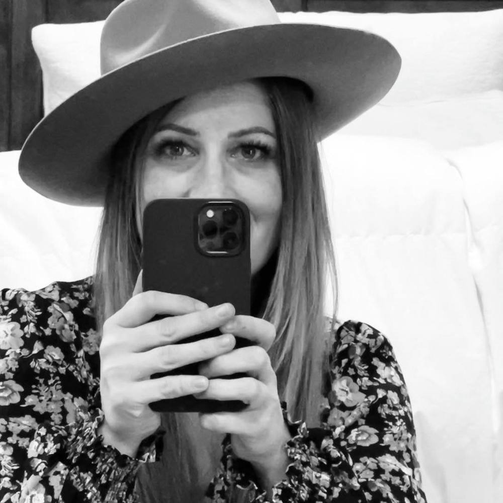 Meet your Posher, Caroline